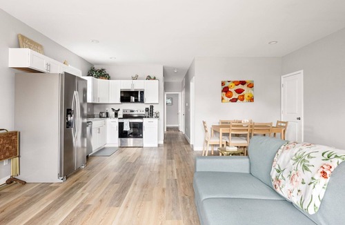 Near Eastside House | Irvington Style | Luxurious 3BR Prime Location