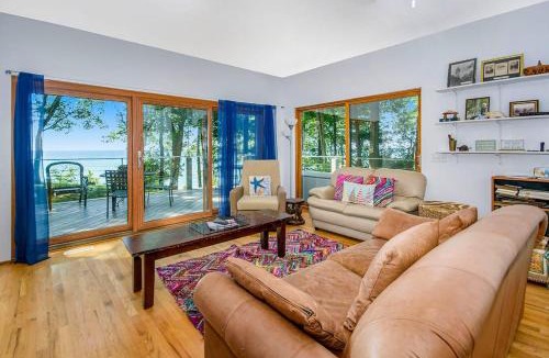 Lake Michigan Beach House | Jacobia Lakefront Retreat