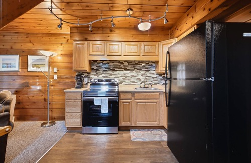 Stevensville Ski Chalet | Juniper Presents: Chalet #93 Pondside Retreat & Resort Amenities