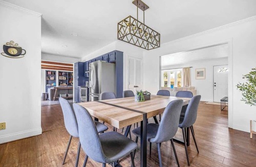 Stevensville House | Juniper Presents: Fire Pit, Deck & Foosball, 1-min to Watermark Brwy