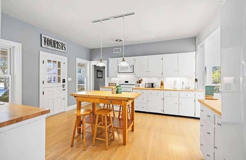 Three Oaks House | Juniper Presents: The Farmhouse at Historic 33 Acre Berrywood Farm
