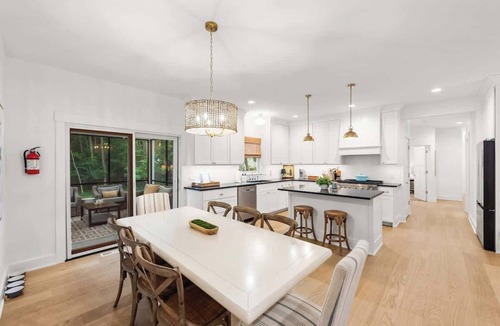 Douglas House | Juniper Presents: Walk to Beach, Coffee Shops! Hot tub & Game Room!
