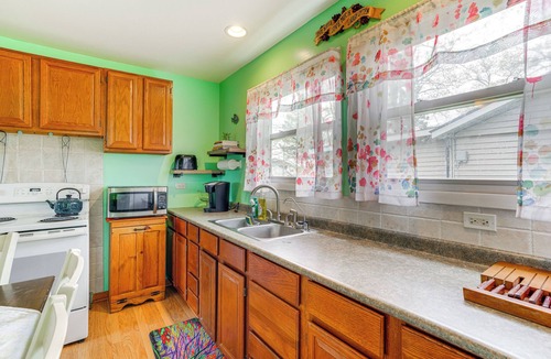 Sister Lakes House | Kayak, Fish, Boat & Swim: Home Near Lakeside Park!