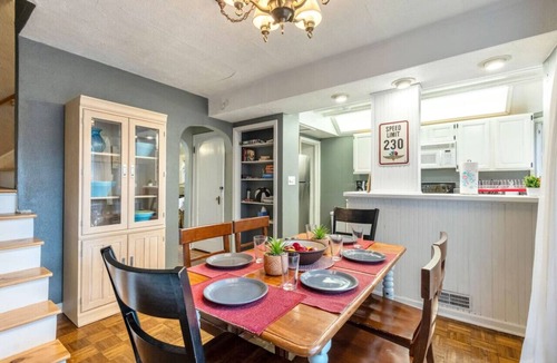Meridian-Kessler House | *King Bed*Broad Ripple*Near Downtown*Bonfire*Patio