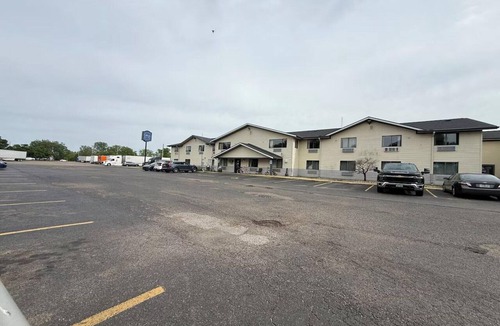 Coldwater Apartment | King Bed | Non-Smoking
