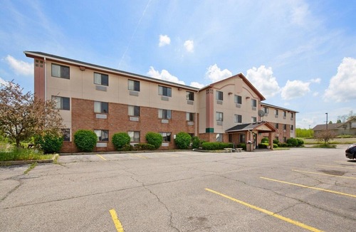 Portage Apartment | King Bed | Non-Smoking