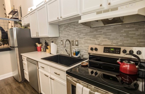 Lafayette Condo | King Sized - Heart of Downtown Lafayette