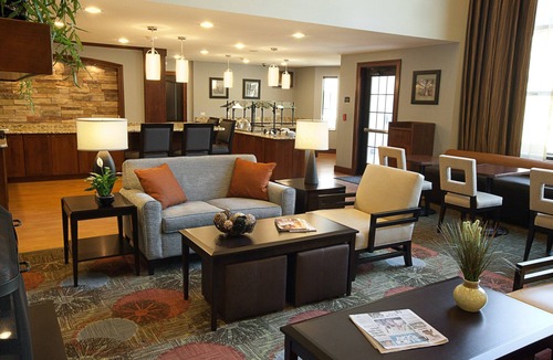 Rossford Condo | King Suite Near Downtown Toledo | Great for Business Travelers! 24h Business Center + Free Breakfast!