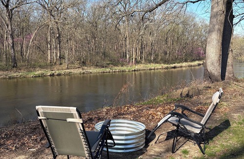 Delong Cabin | Krueger's cozy cabin in charming Monterey on the Tippecanoe River