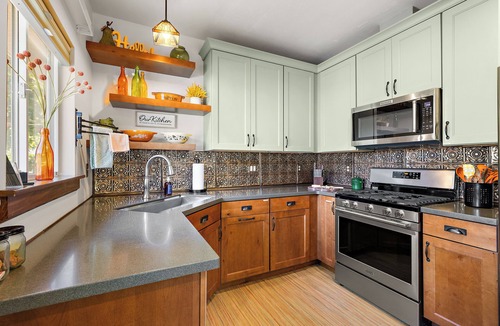 Lakeside House | L2 - 5BR Fall Retreat Fire Pit, Fenced Yard, 1 Mile to Lake Michigan Beach