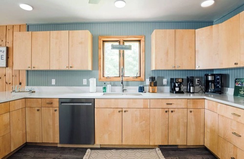 East Jordan House | Lake Charlevoix lakefront + hot tub