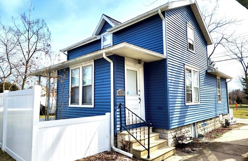 Saint Joseph House | Lake Escape! Walk to Beach, Cafes, and Shops in Saint Joseph, MI!
