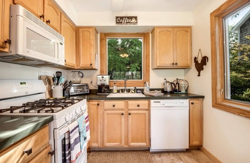 Michigan City Cottage | Lake Michigan Beach Cottage for 10