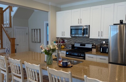 Union Pier House | Lake Michigan Beach Is Across Street, 6 Person Hot Tub, Fire Pit, New Bathrooms