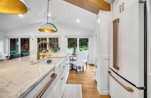 Montague Cottage | Lake Michigan Family Cottage - Sleeps 8 - Beach Access