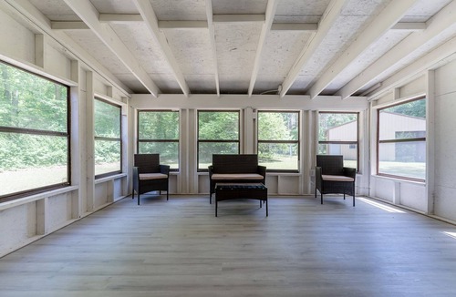 Muskegon House | Lake Michigan Retreat – Cozy Remodeled 3BR Getaway Near Scenic Beaches!