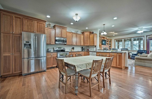 Douglas House | Lake Michigan Waterfront Home: 1 Mile to Downtown!
