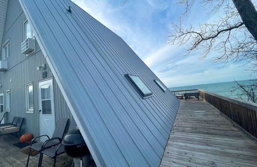 Stevensville House | Lakefront Chalet #20 w/Beach Access, Pools, Sport Courts, Fishing Pond & more!