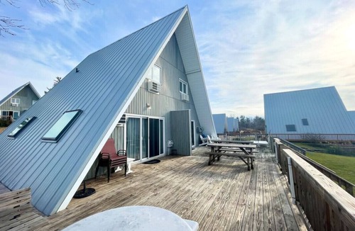 Stevensville House | Lakefront Chalet #20 w/Beach Access, Pools, Sport Courts, Fishing Pond & more!