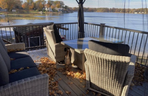 Hudson Lake Cottage | Lakefront cottage on scenic Hudson Lake