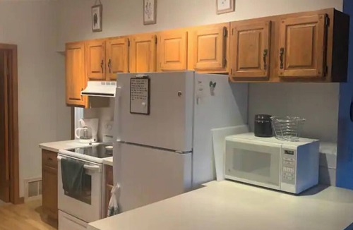 Lakeview House | Lakefront home away from home.n