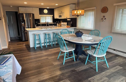 White Lake House | “Lakefront, Hot Tub, sandy shore