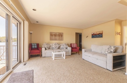 Paw Paw House | Lakefront, private bar- pet friendly