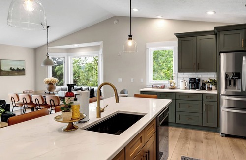 Smyrna House | Lakefront Retreat w/Sandbar, Hot Tub, Dock & Kayaks - Sleeps 12