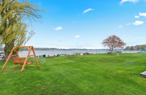 Coldwater House | LAKEFRONT RETREAT with private dock, Relax, play & gather with family & friends.