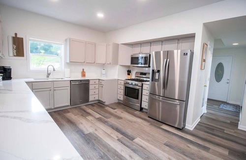 Noblesville House | Lakehouse - Sleeps up to 20 w/free boat slip. WINTER REMODEL - PICS COMING SOON