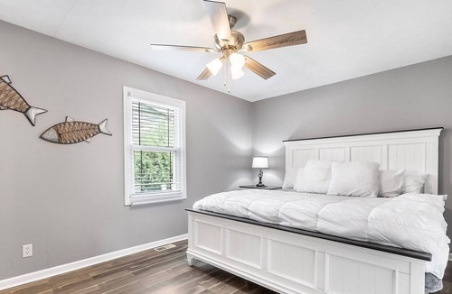 Cicero House | Lakeside Charm 3 BR Hot Tub Fireplace & King Suite