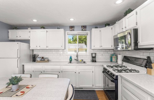 Shelbyville House | Lakeside Escape with Fire Pit & Dock/Boat Rentals