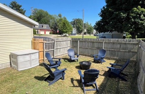 Lakeside House | Lakeside Horizon - minutes to Lake Michigan Pere Marquette Beach & Muskegon Lake