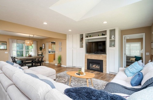Norton Shores House | Lakeside Retreat Mona Lake Waterfront Sleeps 12