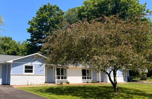 Paw Paw Lake House | Lakeview East and West Lake Paw Paw Sleeps 16