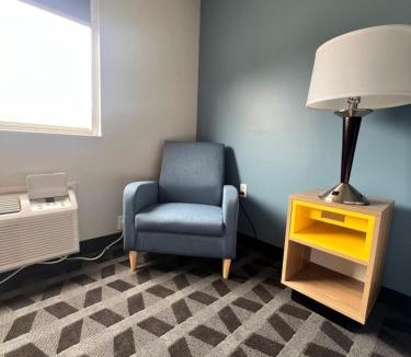 Dowagiac Hotel | LakeWood Inn & Suites