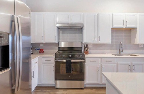 Willow Springs Apartment | Landing | Stylish 1BD, Gym, Pool