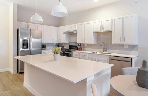 Willow Springs Apartment | Landing | Stylish 1BD, Gym, Pool