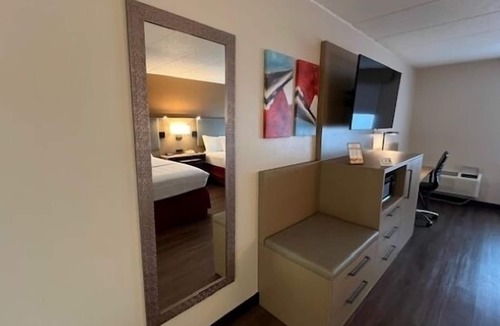 Lansing Hotel | Lansing Delta West Hotel