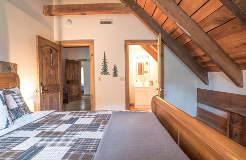 Gnaw Bone Cabin | Large, beautiful Cabin near Story Indiana