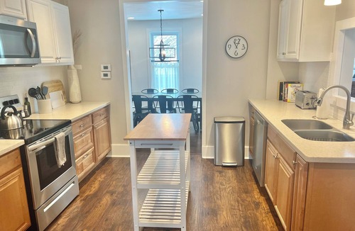 Three Oaks House | Large fenced yard fire pit hot tub game room