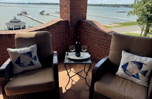 Bass Lake House | Large Waterfront Villa on Bass Lake with a Gym. Close to Culver and Notre Dame