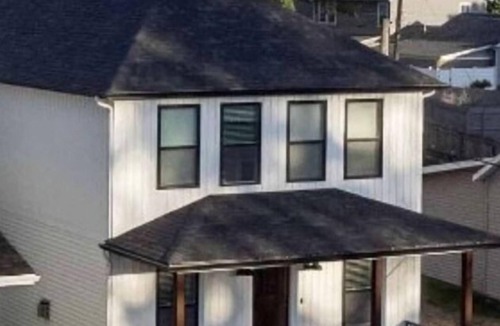 Northeast South Bend House | Legacy-Walk to Notre Dame. New 6 bedroom 5.5 bathrooms, sleeps up to14.