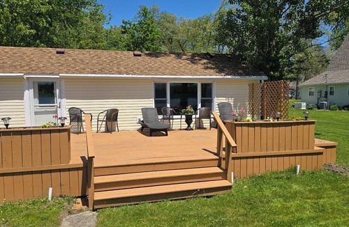 Frontier Cottage | Lemon Drop Point: Cozy 2-bedroom cottage on Little Long Lake