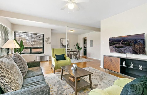 Hyde Park Apartment | Lit & Trendy 1-Bedroom Apt in the Iconic Hyde Park