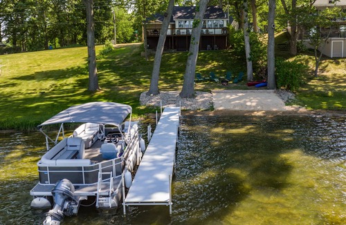 Dowagiac House | Little Twin Lake Cottage, Relaxing Updated Lakehouse - All Sports Lake