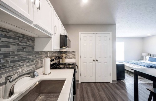 Indianapolis Apartment | Located in the heart of Indianapolis Medical Corridor!