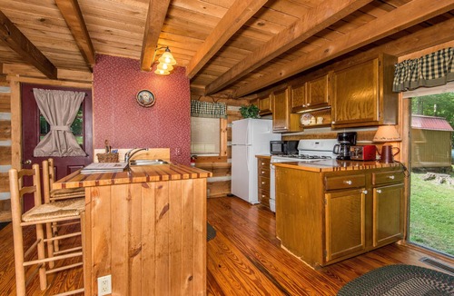 Helmsburg Cabin | Log Cabin w/Hot Tub, Game Room & Scenic Hill Views 2BR, 2 BA