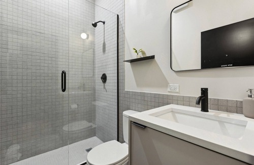 Palmer Square Hotel | Logan Square SRO Hotel Room 209