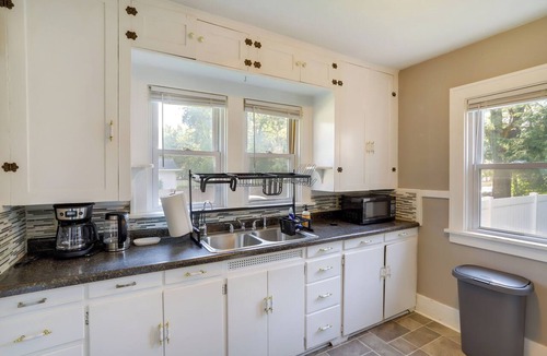 Northeast South Bend Cottage | Lovely Home in South Bend: Walk to Notre Dame!